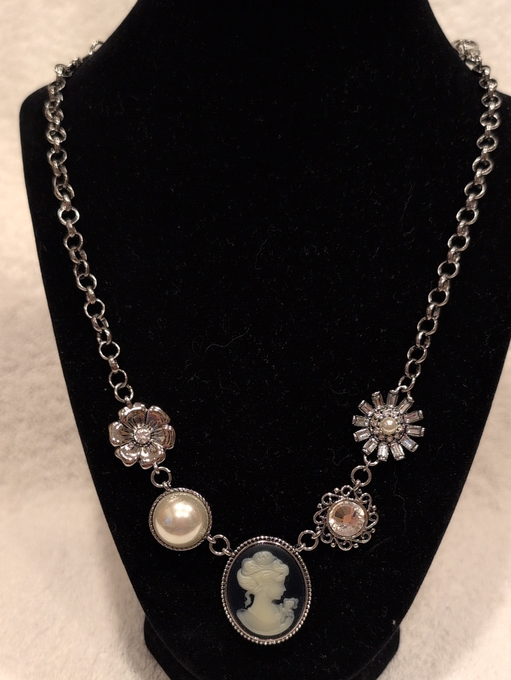 Youngevity Cameo Silver 18" Silver Necklace BRAND NEW IN PKG